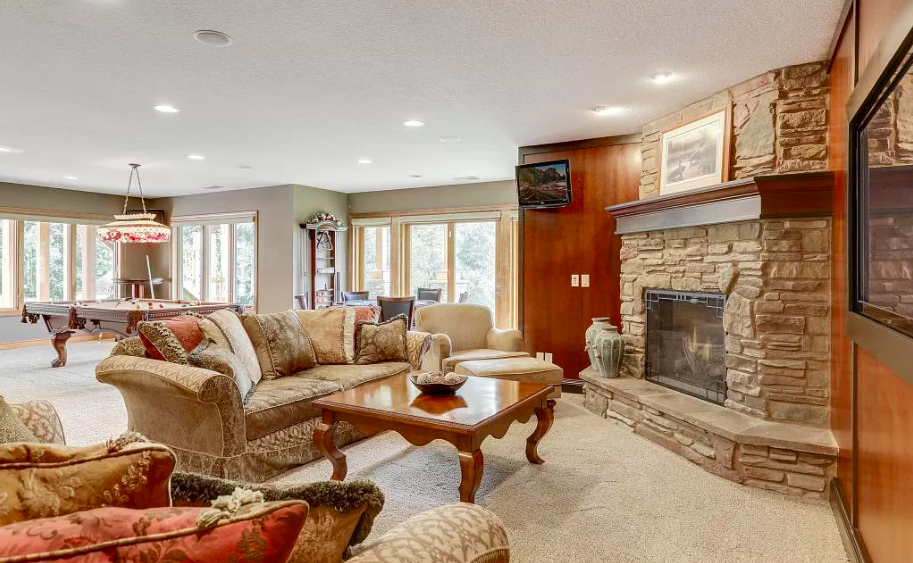 Hudson Wis., 7,031 square foot house 4